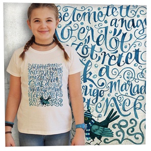 Kányádi Sándor: Betemetett a nagy hó - Jó minőségű karcsúsított lányka póló, Ruha & Divat, Gyerekruha, Póló, Mindenmás, MESKA