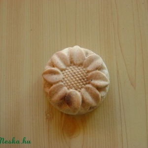 Bojtorjános-kecsketejes hajmosószappan - Meska.hu