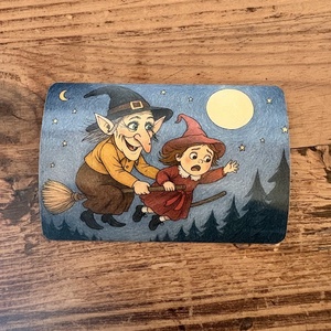 Kisboszi repülni tanul hűtőmágnes, Otthon & Életmód, Konyhafelszerelés, tálalás, Konyhai dekoráció, Hűtőmágnes, Fotó, grafika, rajz, illusztráció, MESKA