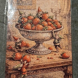 Hűtőmágnes puzzle - Eperlopó manók, Otthon & Életmód, Konyhafelszerelés, tálalás, Konyhai dekoráció, Hűtőmágnes, Fotó, grafika, rajz, illusztráció, MESKA