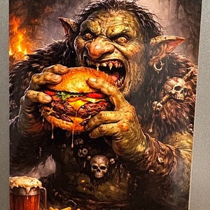 Hűtőmágnes - Hamburgert faló troll, Otthon & Életmód, Konyhafelszerelés, tálalás, Konyhai dekoráció, Hűtőmágnes, Fotó, grafika, rajz, illusztráció, MESKA