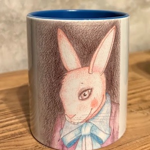 "Húsvét Ede" bögre, Otthon & Életmód, Konyhafelszerelés, tálalás, Tálalás, Bögre & Csésze, Fotó, grafika, rajz, illusztráció, A bögre grafikája egyedi, kézzel készült rajz alapján készült.
A bögre belseje és füle kék. Mikrohu..., MESKA