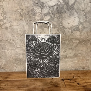 Ajándéktasak - Gótikus fekete rózsák, Otthon & Életmód, Papír, írószer, Ajándékozás kellékei, Ajándékzsák, csomagolás, Fotó, grafika, rajz, illusztráció, MESKA