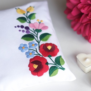 Kézzel készített gyűrűpárna kalocsai hímzéssel (19X19 cm) - esküvő - kiegészítők - gyűrűtartó & gyűrűpárna - Meska.hu