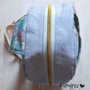 Mini sling bag - Újrahasznosított világos farmer patchwork blokkal az elején - táska & tok - kézitáska & válltáska - vállon átvethető táska - Meska.hu