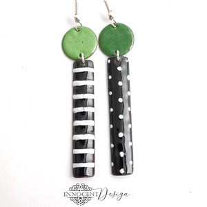 Dorothy - asszimetrikus tűzzománc fülbevaló - pöttyös - zöld-zöld-monokróm - ékszer - fülbevaló - lógó fülbevaló - Meska.hu