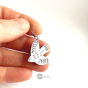 Repülj madár, repülj! - Alpakka fülbevaló - ékszer - fülbevaló - lógó fülbevaló - Meska.hu