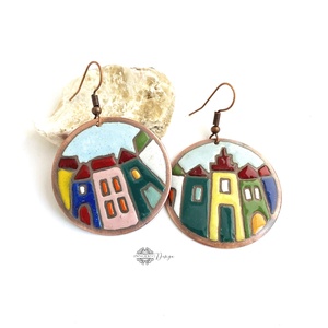 Hundertwasser - színes házikó - tűzzománc fülbevaló  - ékszer - fülbevaló - lógós kerek fülbevaló - Meska.hu