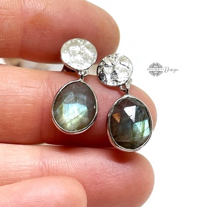 Ezüst fülbevaló labradorittal - ékszer - fülbevaló - lógó csepp fülbevaló - Meska.hu