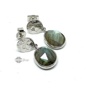 Ezüst fülbevaló labradorittal - ékszer - fülbevaló - lógó csepp fülbevaló - Meska.hu