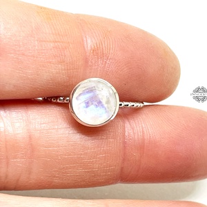 Ezüst gyűrű tokos foglalattal HOLDKŐVEL- 59-es - ékszer - gyűrű - szoliter gyűrű - Meska.hu