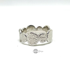 Ezüst gyűrű kalapált pöttyökkel 55-ös - Meska.hu