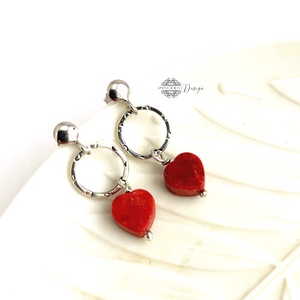 Ezüst fülbevaló korall szivecskével, Ékszer, Fülbevaló, Lógós kerek fülbevaló, Ötvös, MESKA