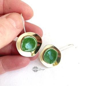 Kalimutu - tűzzománc fülbevaló (mohazöld) - ékszer - fülbevaló - lógós kerek fülbevaló - Meska.hu