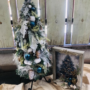 60cm-es karácsonyfa, Karácsony, Karácsonyi lakásdekoráció, Karácsonyfa, grincsfa, Virágkötés, MESKA