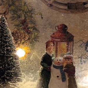 Téli havas Lakásdekoráció, Hintaló Diorama, karácsonyi falu, karácsonyi fény, fenyőfa - karácsony - karácsonyi lakásdekoráció - karácsonyi falu, házikó - Meska.hu