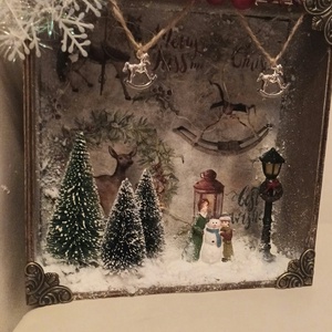 Téli havas Lakásdekoráció, Hintaló Diorama, karácsonyi falu, karácsonyi fény, fenyőfa - karácsony - karácsonyi lakásdekoráció - karácsonyi falu, házikó - Meska.hu