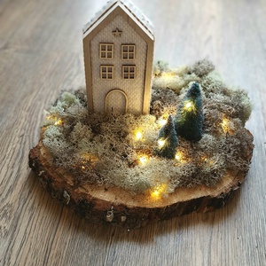 Házikó és zuzmó asztaldísz, diorama, éjjeli fény - karácsony - karácsonyi lakásdekoráció - karácsonyi falu, házikó - Meska.hu