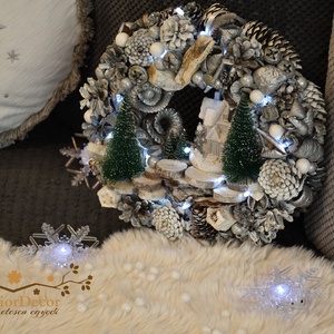 Fehér-ezüst házas világítós koszorú - karácsony - adventi díszek - adventi ajtódísz - Meska.hu