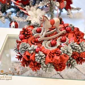 Hintalovas piros-szürke világítós asztali koszorú, Karácsony, Adventi díszek, Adventi gyertyadíszek és koszorúdíszek, Virágkötés, MESKA