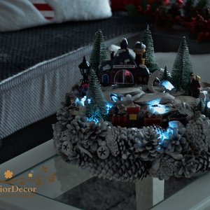 Hófödte vasútállomás asztali koszorú világítással - karácsony - adventi díszek - adventi gyertyadíszek és koszorúdíszek - Meska.hu