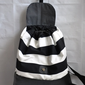 Fekete-fehér csíkos hátizsák, elöl két zsebbel -  - Meska.hu