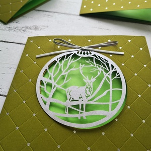 Ezüstszarvas  bársonyos zöld karácsonyi képeslap ezüst hógömb díszítéssel és borítékkal - karácsony - karácsonyi ajándékozás - karácsonyi képeslap, üdvözlőlap, ajándékkísérő - Meska.hu Ezüstszarvas  bársonyos zöld karácsonyi képeslap ezüst hógömb díszítéssel és borítékkal - karácsony - karácsonyi ajándékozás - karácsonyi képeslap, üdvözlőlap, ajándékkísérő - Meska.hu