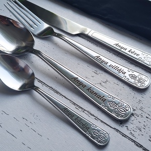 Gravírozott evőeszköz készlet Anyának � szülőköszöntő ajándék bársony ajándéktasakban, egyedi üzenettel, Esküvő, Emlék & Ajándék, Szülőköszöntő ajándék, Fotó, grafika, rajz, illusztráció, Gravírozás, pirográfia, MESKA