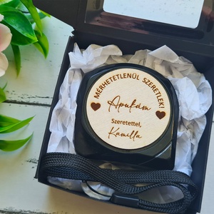 Gravírozott mérőszalag ajándék � Mérhetetlenül szeretlek, szülőköszöntő vagy apák napi ajándék, Esküvő, Emlék & Ajándék, Szülőköszöntő ajándék, Fotó, grafika, rajz, illusztráció, Gravírozás, pirográfia, MESKA