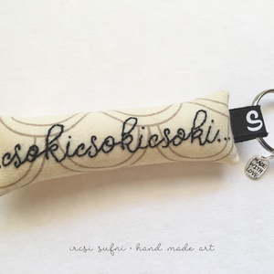 Hímzett kulcstartó ...csoki csoki csoki... felirattal  - Meska.hu