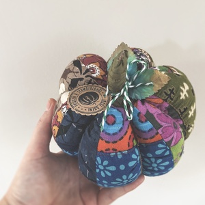 Őszi patchwork /  textil tök dekoráció, Otthon & Életmód, Dekoráció, Asztal és polc dekoráció, Asztaldísz, Varrás, MESKA