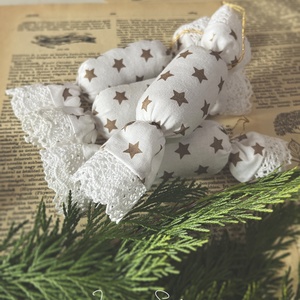 Textil szaloncukrok / fehér arany csillagokkal - karácsony - karácsonyi lakásdekoráció - karácsonyfadíszek - Meska.hu