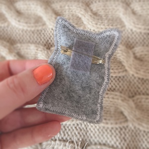 Róka Úr kitűző - ékszer - kitűző és bross - kitűző - Meska.hu