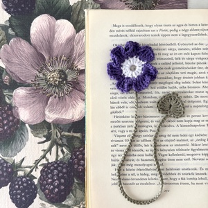 27. Horgolt könyvjelző / lila primula - könyv & zene - könyvjelző - Meska.hu