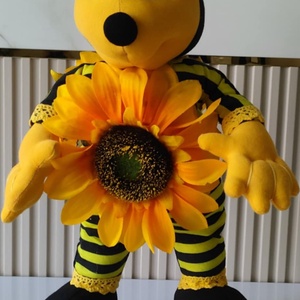 Kézzel készült egyedi drótvázas figura eladó. , Játék & Sport, Plüssállat & Játékfigura, Méhecske, Varrás, MESKA