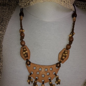 Fagyöngyökkel díszített egyedi bőrnyaklánc - ékszer - nyaklánc - statement nyaklánc - Meska.hu