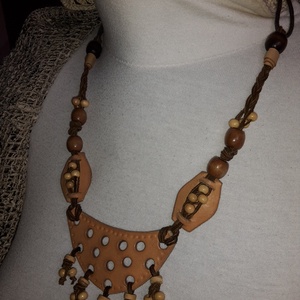 Fagyöngyökkel díszített egyedi bőrnyaklánc - ékszer - nyaklánc - statement nyaklánc - Meska.hu