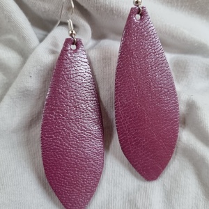Bőrfülbevaló - purple elegant, Ékszer, Fülbevaló, Lógó fülbevaló, Bőrművesség, Ékszerkészítés, Meska