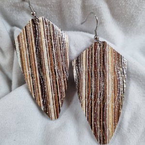 Bőrfülbevaló - silver, gold , Ékszer, Fülbevaló, Lógó fülbevaló, Bőrművesség, Ékszerkészítés, MESKA