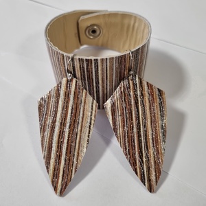 Bőrkarkötő, fülbevalóval - gold  - ékszer - ékszerszett - Meska.hu