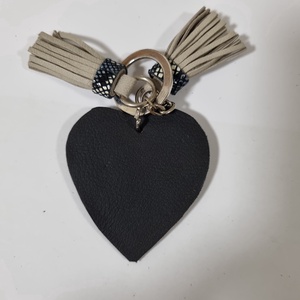 Szív bőrkulcstartó - táska & tok - kulcstartó & táskadísz - kulcstartó - Meska.hu