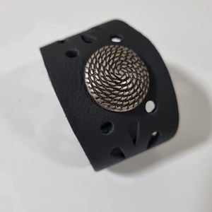 Bőrkarkötő - black spiral - ékszer - karkötő - széles karkötő - Meska.hu