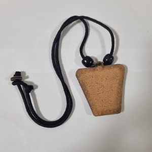 Bőrnyaklánc - ékszer - nyaklánc - medálos nyaklánc - Meska.hu