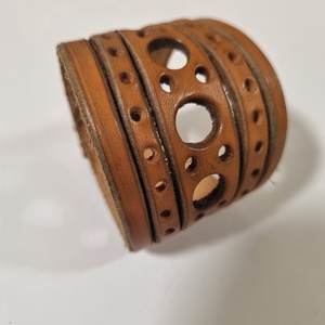 Bőrkarkötő  - Meska.hu