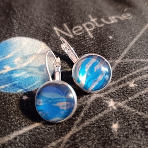 Neptunusz egyedi festett fülbevaló, Ékszer, Fülbevaló, Lógós kerek fülbevaló, Ékszerkészítés, Festett tárgyak, MESKA