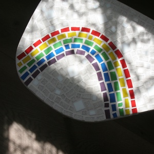Rainbow - Egyedi, dekoratív bohém fa virágasztal szivárvány színű üvegmozaikkal - otthon & életmód - bútor - asztal - Meska.hu
