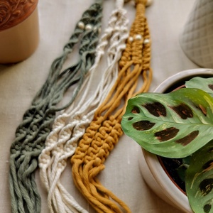 Makramé virágtartók gyöngyökkel, több színben  - otthon & életmód - dekoráció - virágdísz és tartó - virágtartó - Meska.hu