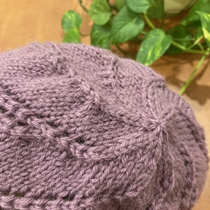 Lila áttört mintás női sapka - ruha & divat - sál, sapka, kendő - sapka - Meska.hu Lila áttört mintás női sapka - ruha & divat - sál, sapka, kendő - sapka - Meska.hu