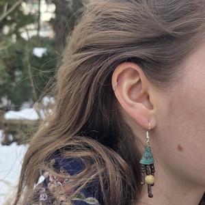 'Babó' kézműves fülbevaló térképjáspissal és kókuszgyöngyökkel - ékszer - fülbevaló - lógó fülbevaló - Meska.hu