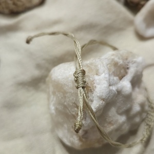 Finom kelta mintás karkötő - ékszer - karkötő - fonott karkötő - Meska.hu